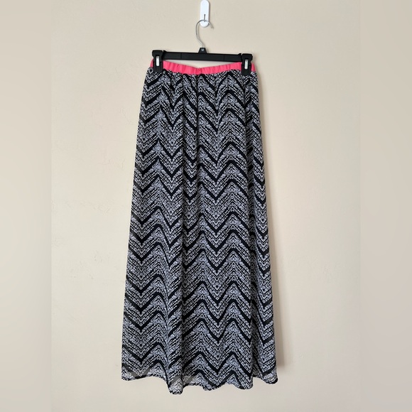 Tacera Chevron Maxi Skirt - Picture 2 of 5
